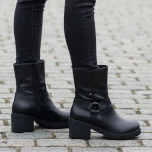 UNIVERSAL THREAD Greyson Combat Boots, Women’s size 8, Black